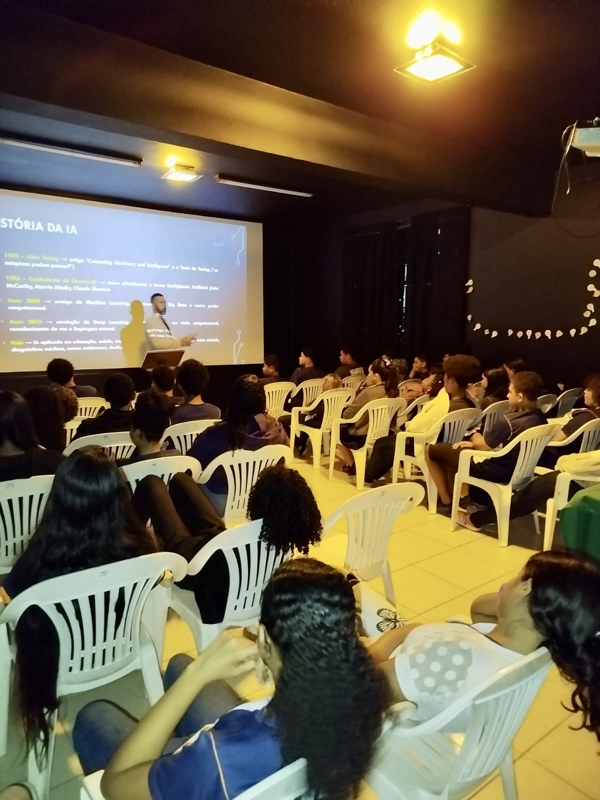 Palestra sobre a história da Inteligência Artificial