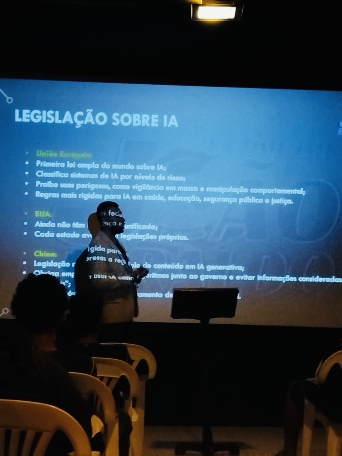 Palestra sobre legislação relacionada à Inteligência Artificial